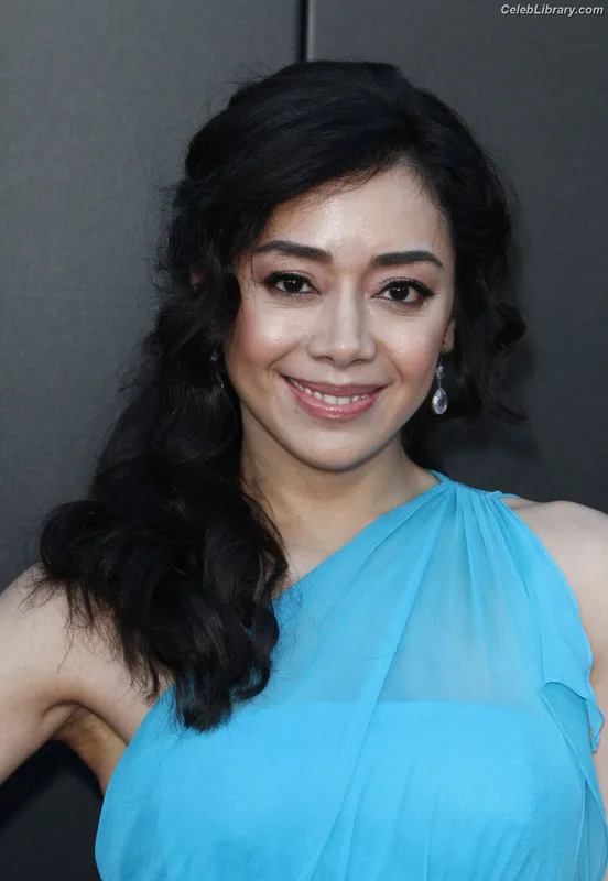 Aimee Garcia photo 1 of 263