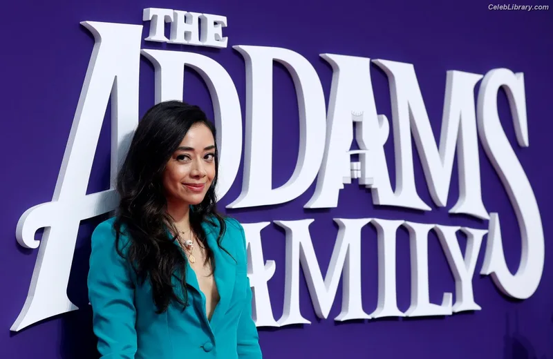Aimee Garcia photo 20 of 263