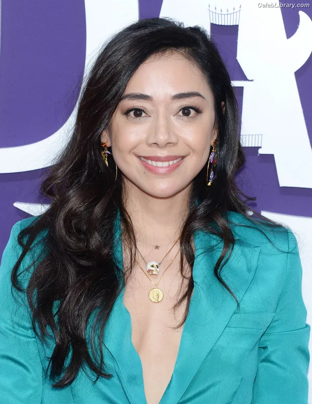 Aimee Garcia photo 4 of 263