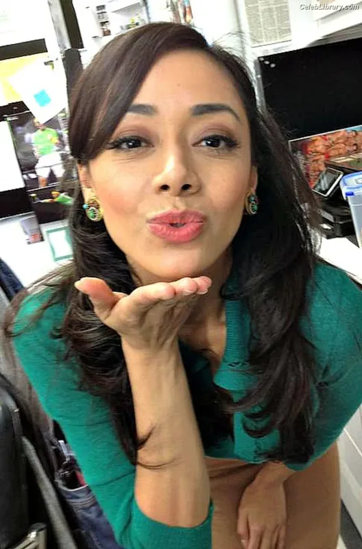 Aimee Garcia photo 14 of 263