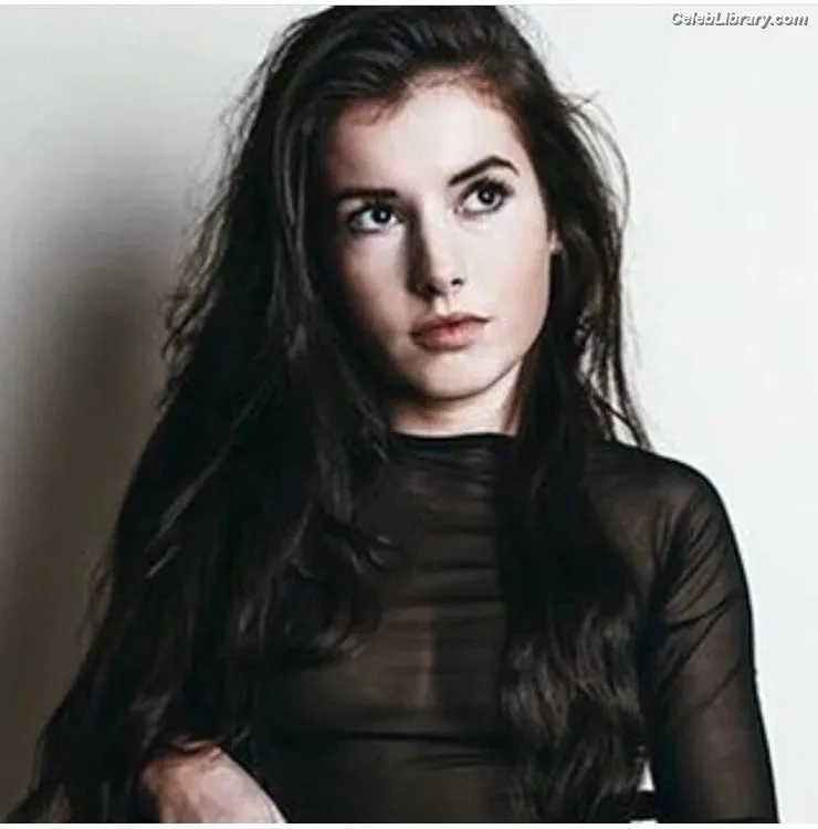 Aimee Kelly photo 5 of 53