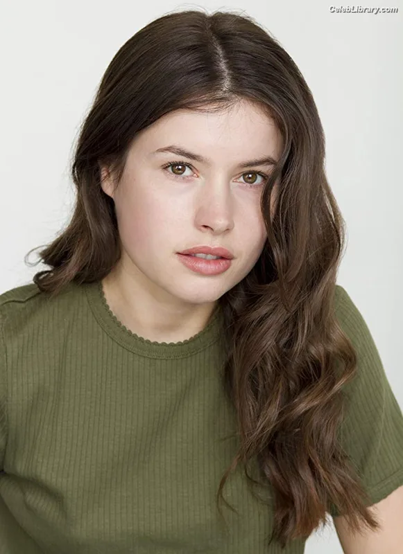 Aimee Kelly photo 1 of 53