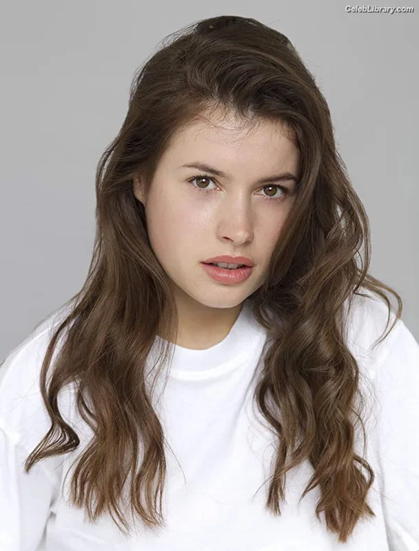 Aimee Kelly photo 4 of 53