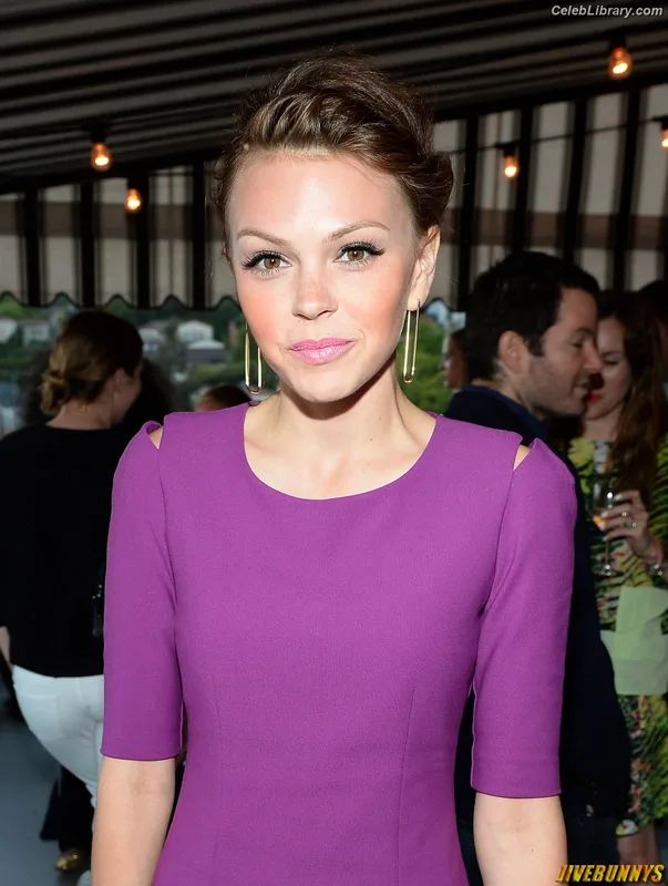 Aimee Richelle Teegarden photo 20 of 74