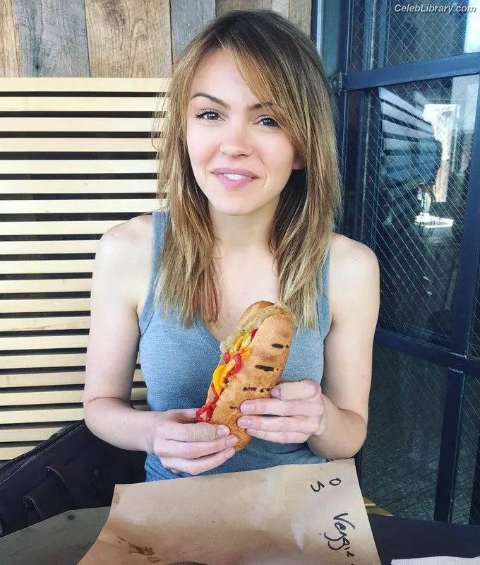 Aimee Richelle Teegarden photo 2 of 74