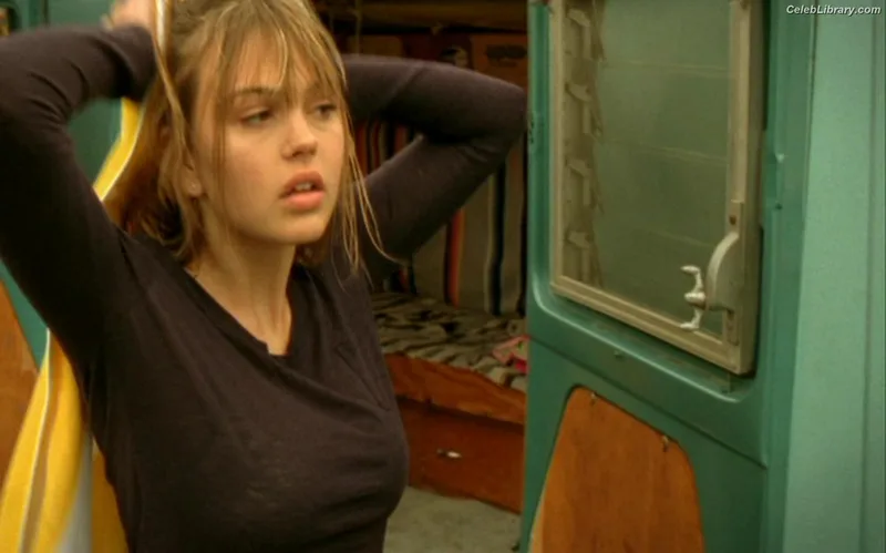 Aimee Richelle Teegarden photo 24 of 74