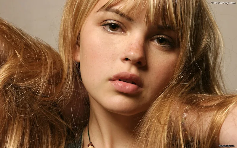 Aimee Richelle Teegarden photo 13 of 74