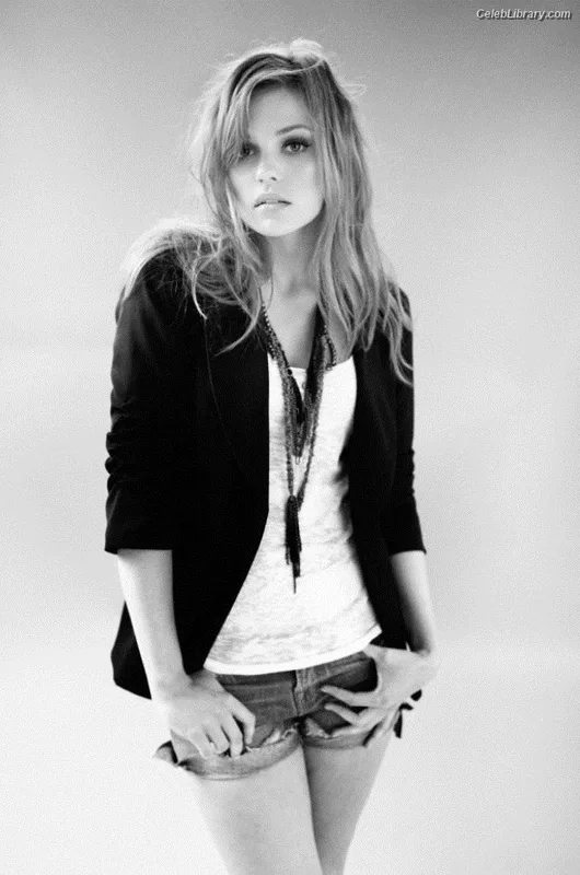 Aimee Richelle Teegarden photo 21 of 74