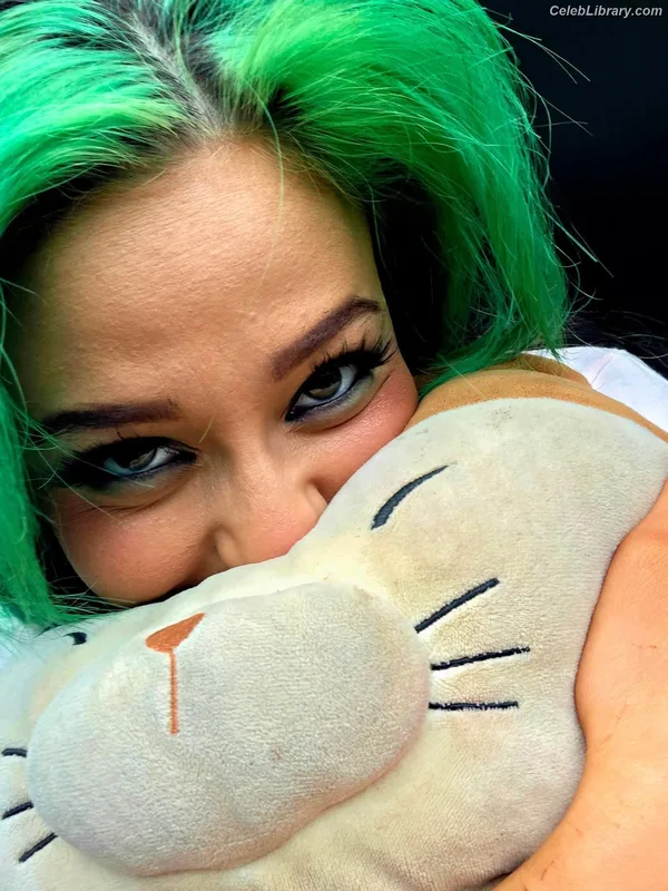 Airica Demia photo 2 of 803