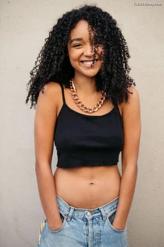 Aisha Dee photo 4 of 15