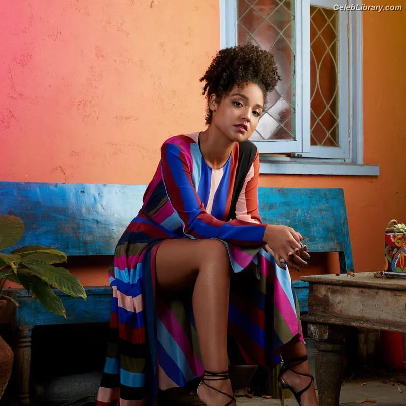 Aisha Dee photo 5 of 15