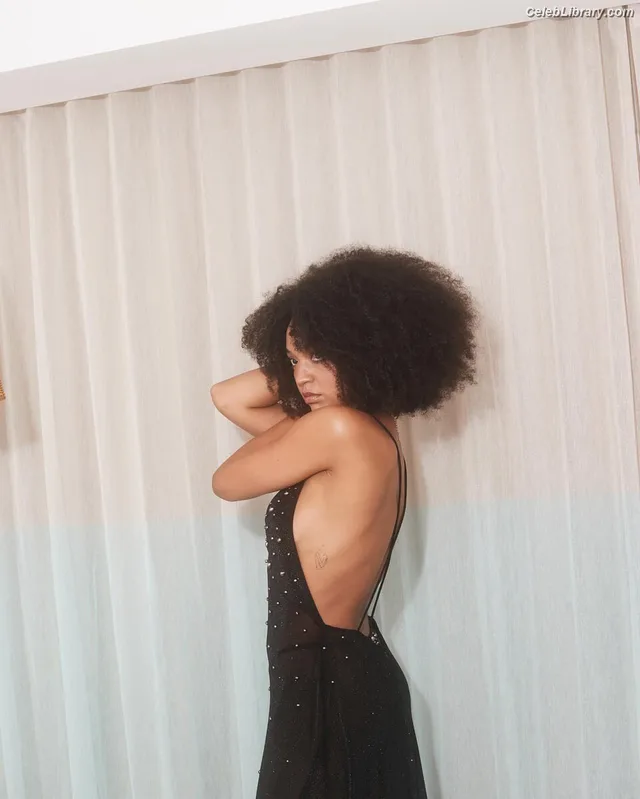 Aisha Dee photo 9 of 15