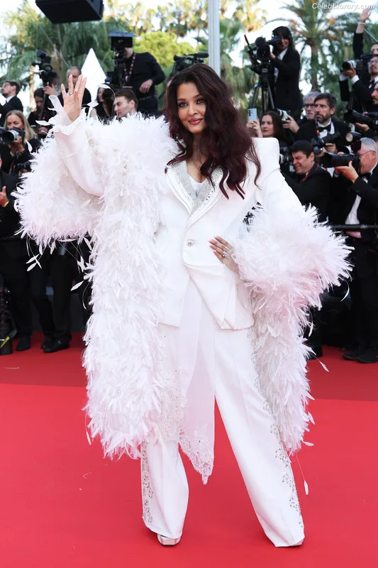 Aishwarya Rai photo 1 of 243