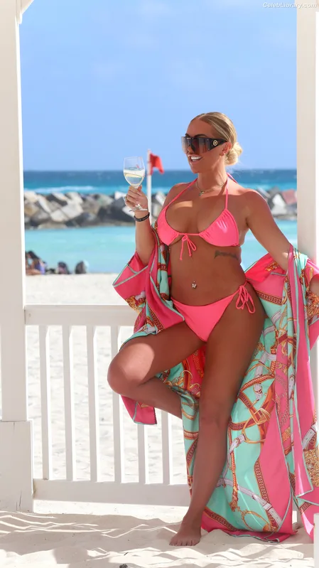 Aisleyne photo 17 of 416