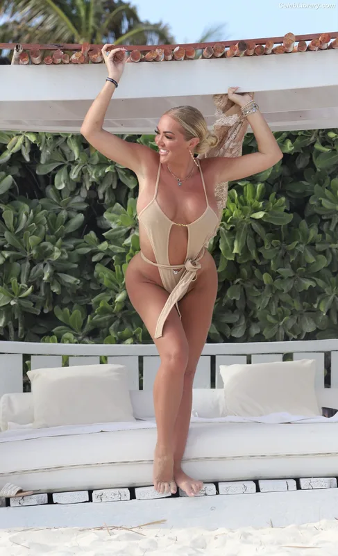 Aisleyne photo 20 of 416