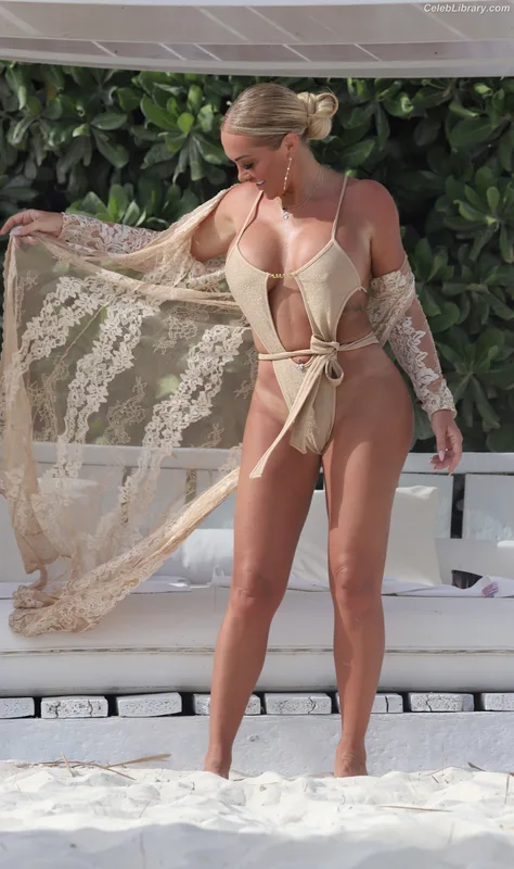 Aisleyne photo 13 of 416