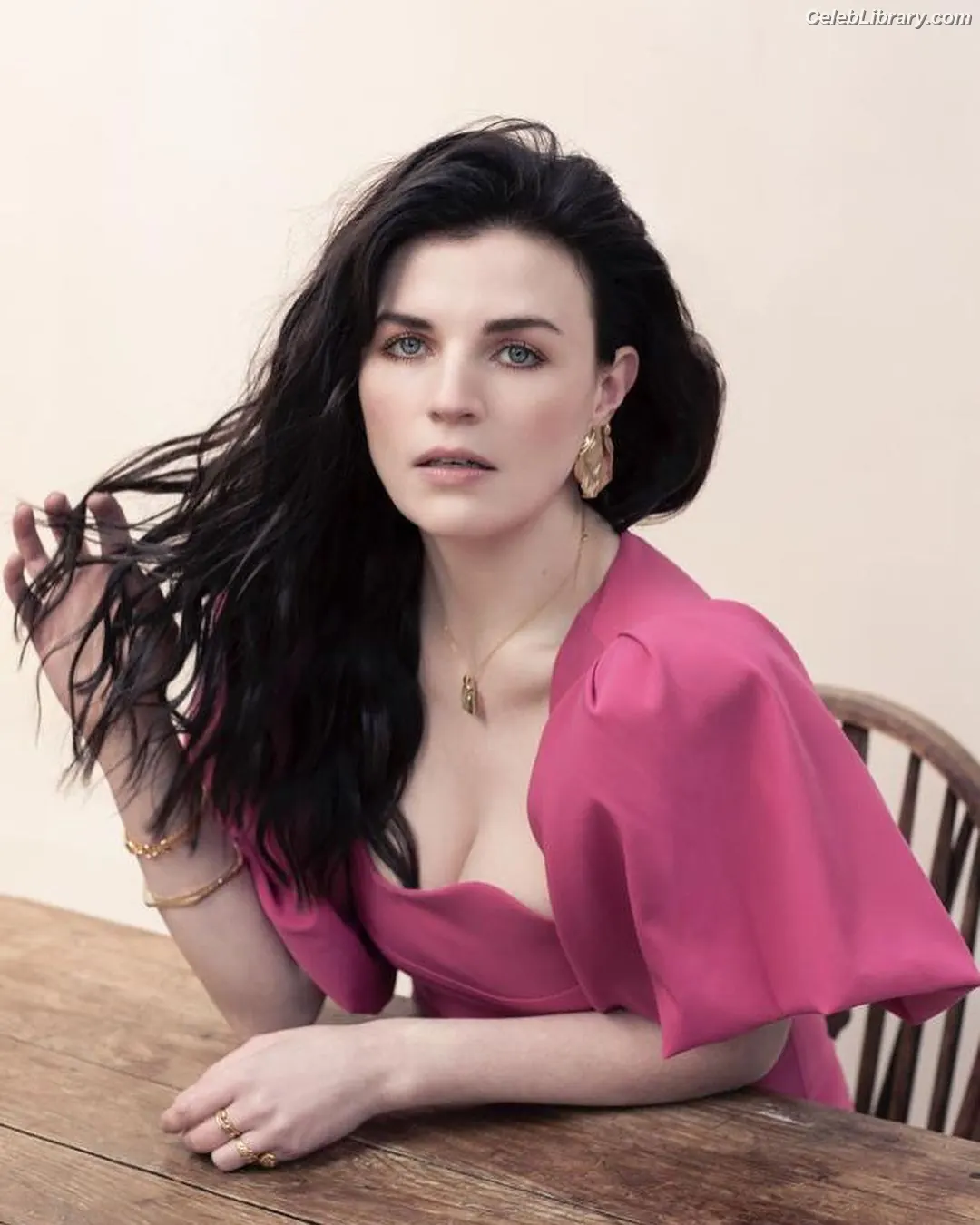 Aisling Bea photo 12 of 73