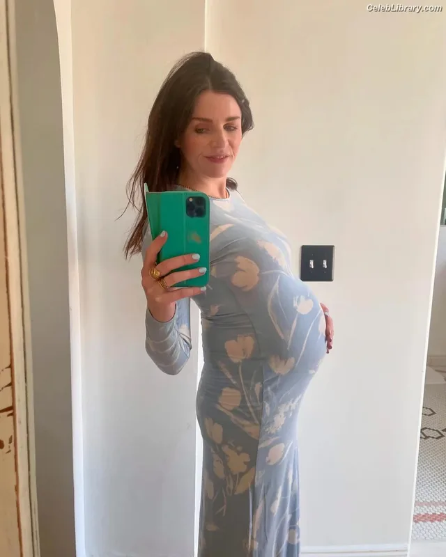 Aisling Bea photo 2 of 74