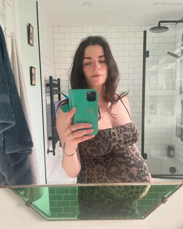 Aisling Bea photo 6 of 74