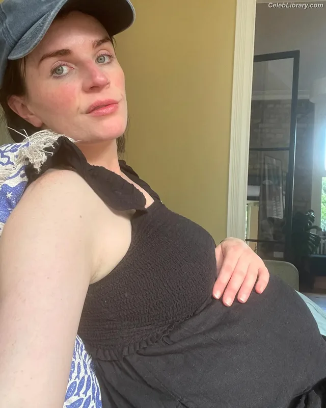Aisling Bea photo 9 of 74