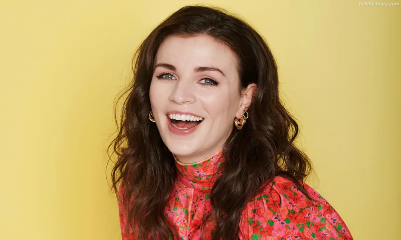 Aisling Bea photo 11 of 74