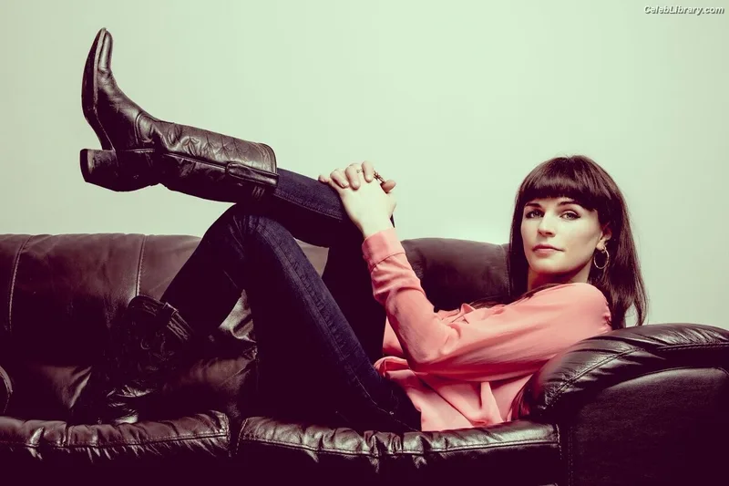 Aisling Bea photo 24 of 74