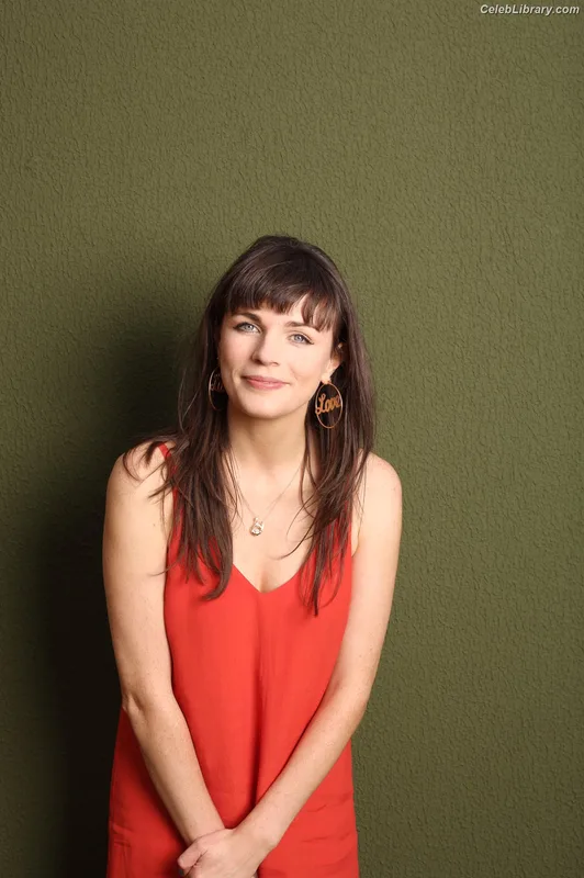 Aisling Bea photo 2 of 74
