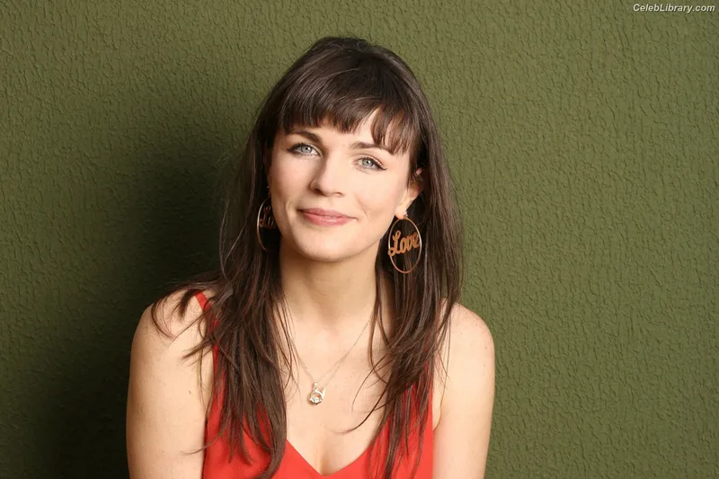 Aisling Bea photo 3 of 74