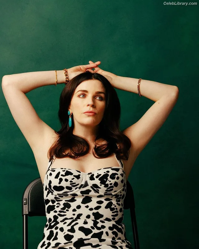 Aisling Bea photo 9 of 74
