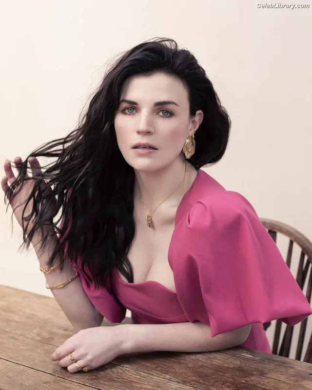Aisling Bea photo 12 of 74