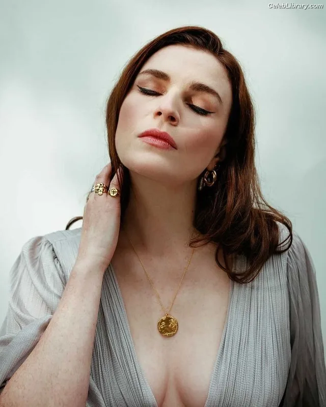 Aisling Bea photo 14 of 74
