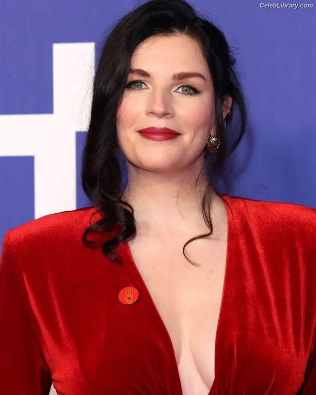 Aisling Bea photo 13 of 74