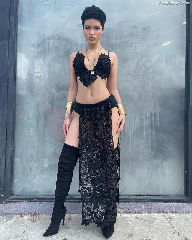 Aiyana Lee photo 4 of 26