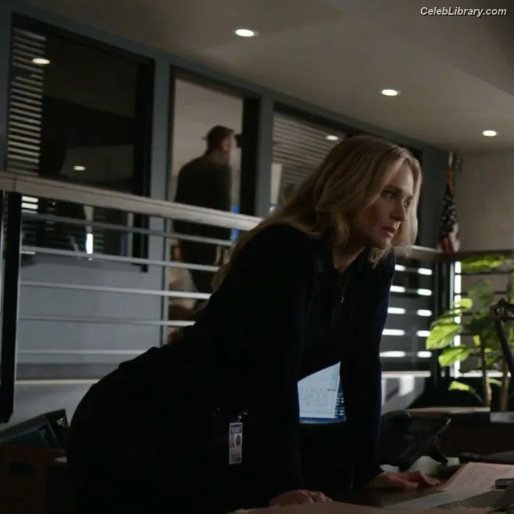AJ Cook photo 3 of 80