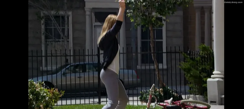 AJ Cook photo 14 of 80
