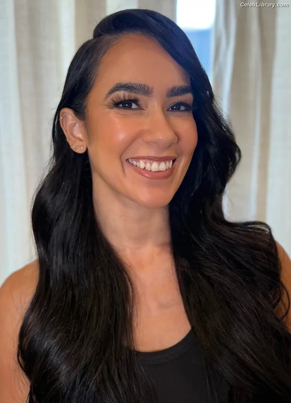 AJ Mendez photo 14 of 549