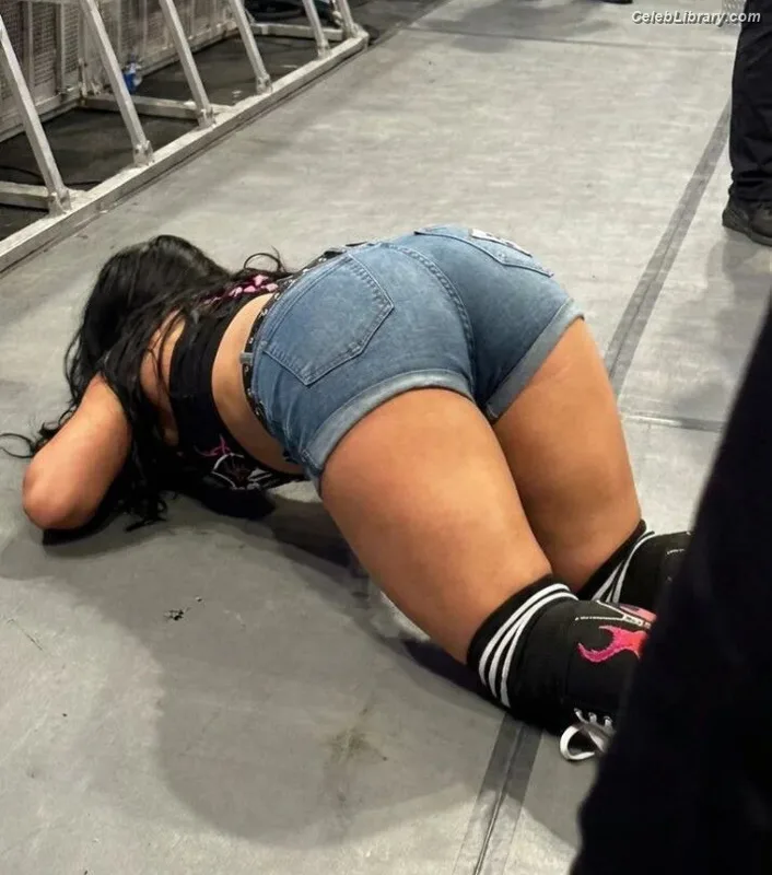 AJ Mendez photo 20 of 549
