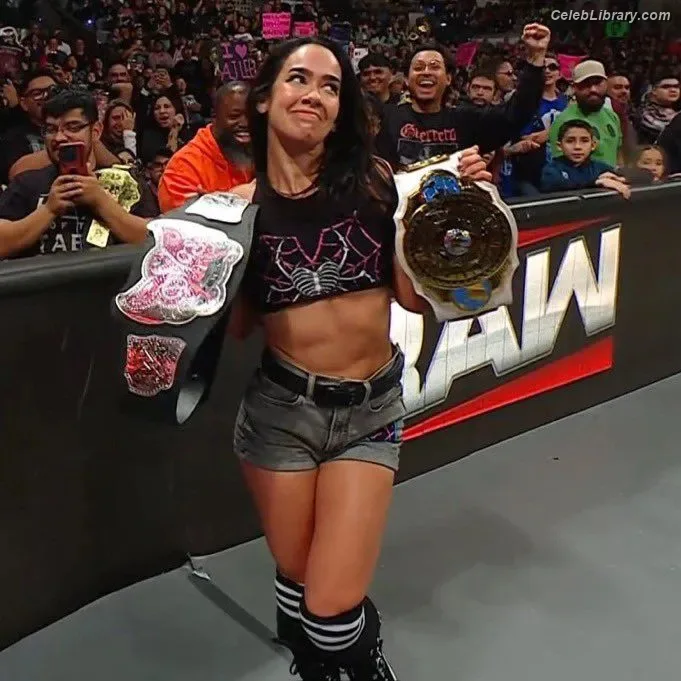 AJ Mendez photo 1 of 549
