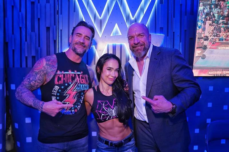 AJ Mendez photo 9 of 549