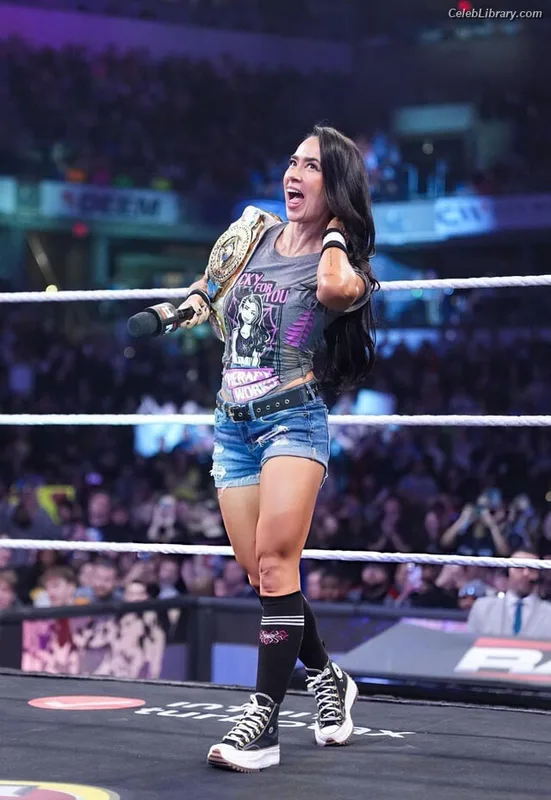 AJ Mendez photo 14 of 549