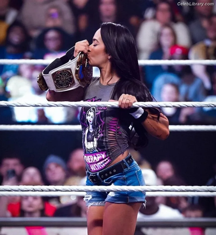 AJ Mendez photo 16 of 549