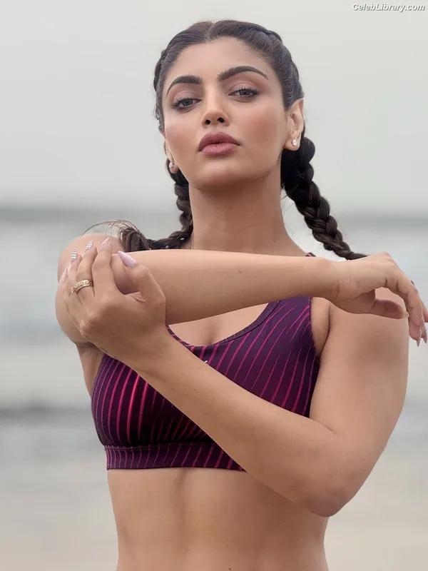 Akanksha Puri photo 17 of 43