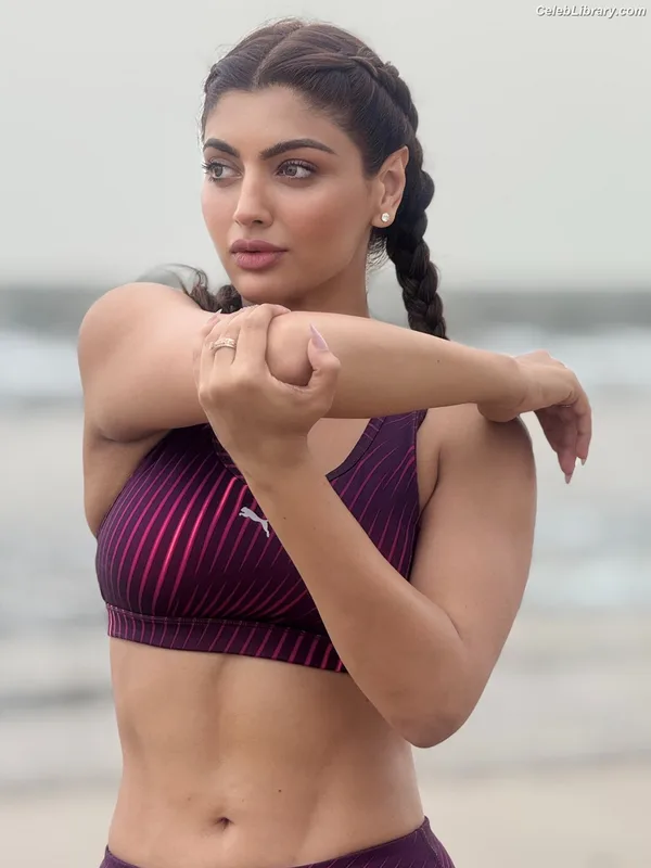 Akanksha Puri photo 18 of 43