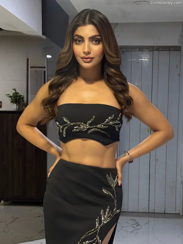 Akanksha Puri photo 7 of 43