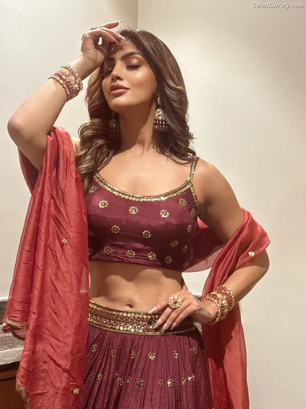 Akanksha Puri photo 11 of 43