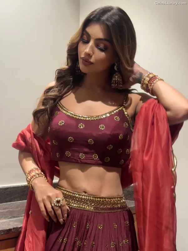 Akanksha Puri photo 13 of 43