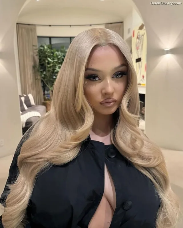 Alabama Barker photo 4 of 491