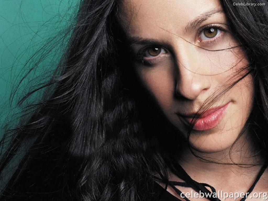 Alanis Morissette photo 1 of 73