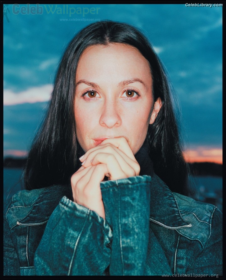 Alanis Morissette photo 18 of 73
