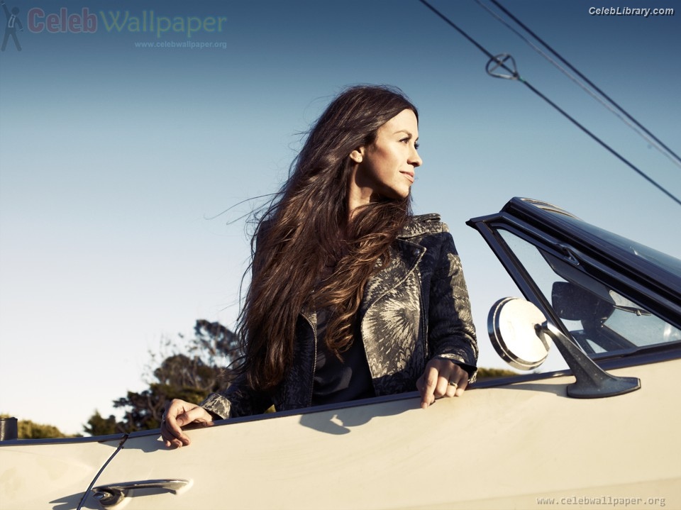 Alanis Morissette photo 9 of 73